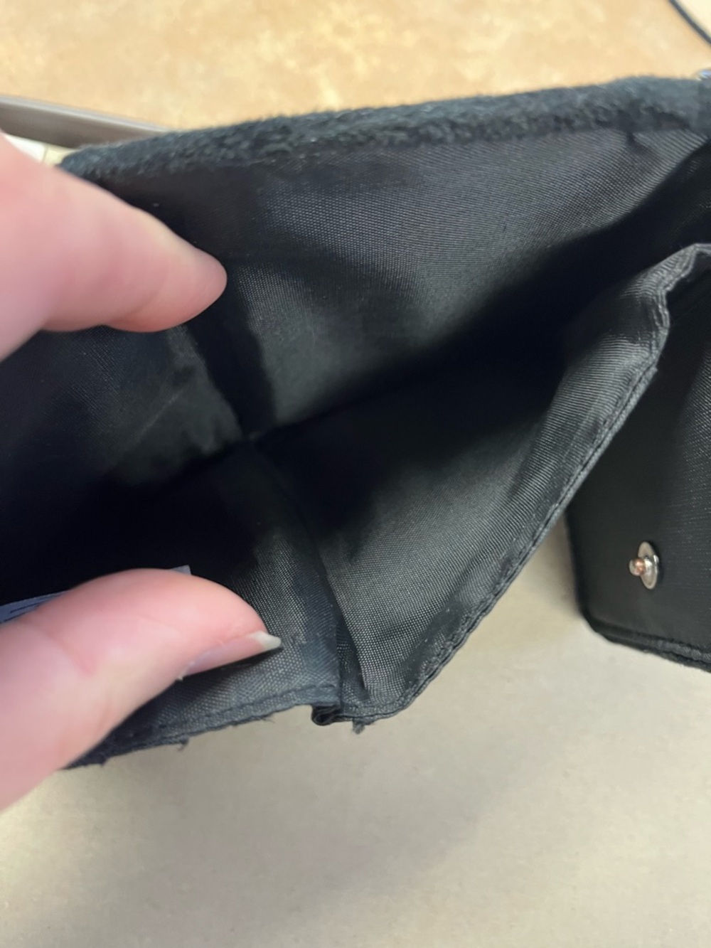 Claire’s Black Fuzzy Kitty Wallet - Picture 5 of 5